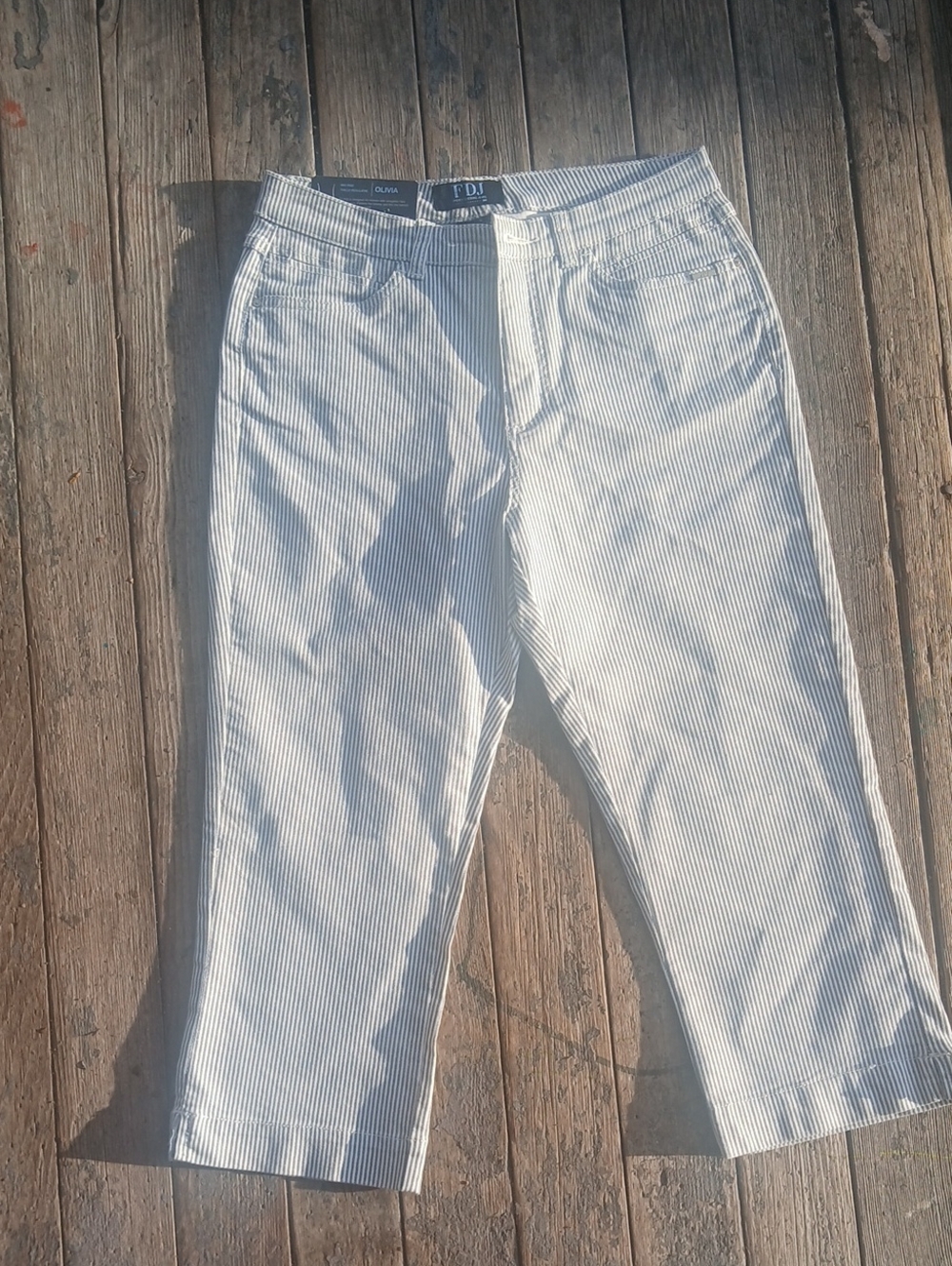 NWT FDJ Olivia Mid-rise White & Blue Pinstripe  Capri Jeans